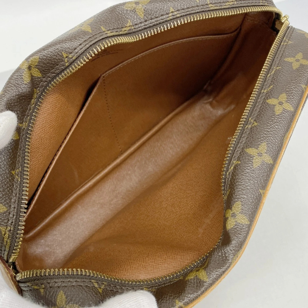 LOUIS VUITTON Brown Monogram Clutch Bag - Picture 4 of 10